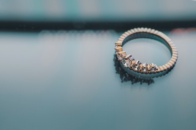 When should a ring be resized?